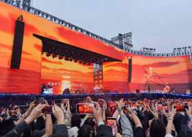 「黄小西」T²音乐与艺术节开幕，崔健、吴克群、萧敬腾、张含韵……陪你一起共赴音乐狂潮